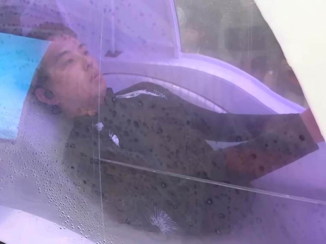 Futuristička mašina za pranje ljudi   Futuristička mašina za pranje ljudi