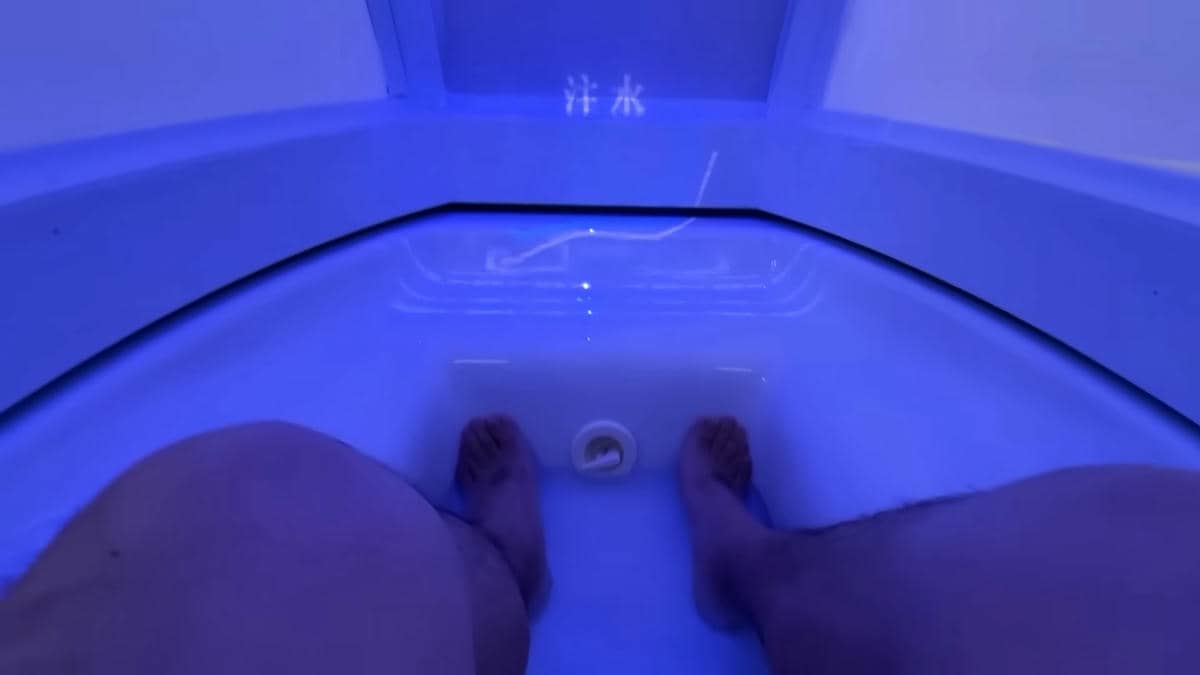  Being washed in the human washing machine at the Osaka Expo_Channel JAPAN #11_2025 0-39 screenshot.jpg - YouTube / Channel JAPAN by Nikkei 