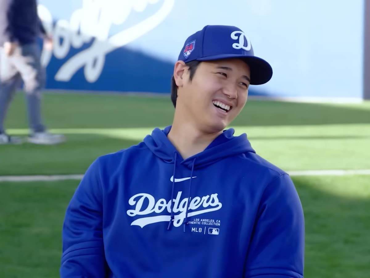  Šohei Otani se smeje 