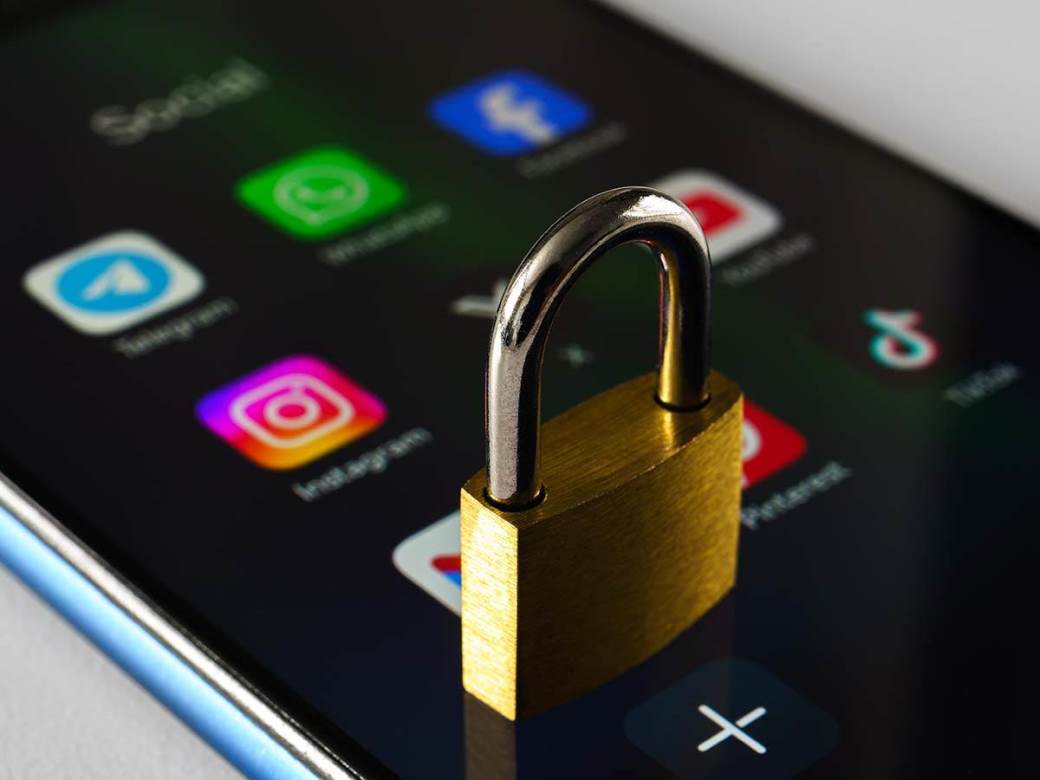  Zabrana društvenih mreža 