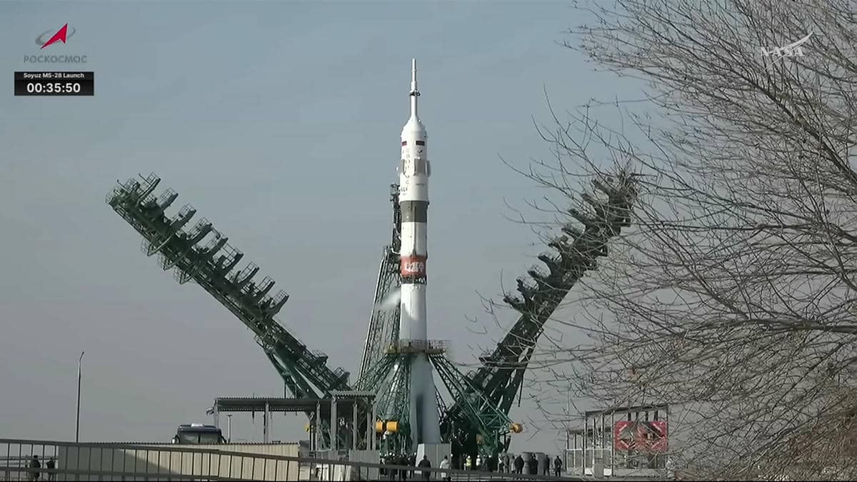  NASA Astronaut Chris Williams Soyuz MS-28 Launch 25-45 screenshot.jpg - YouTube / NASA 