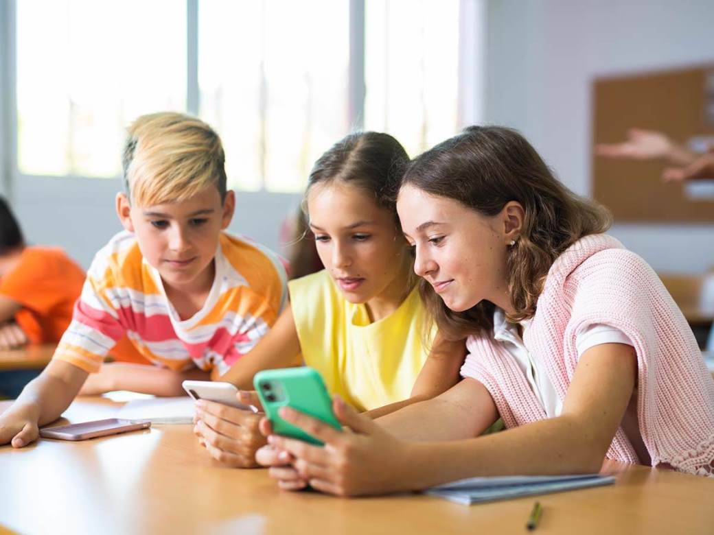  Deca koriste telefone 