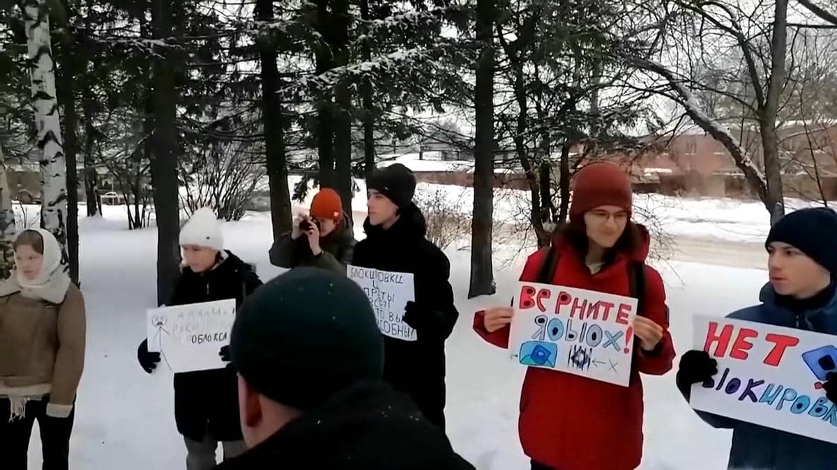  Russian ban on Roblox gaming platform sparks rare protest _ REUTERS 0-21 screenshot.jpg 