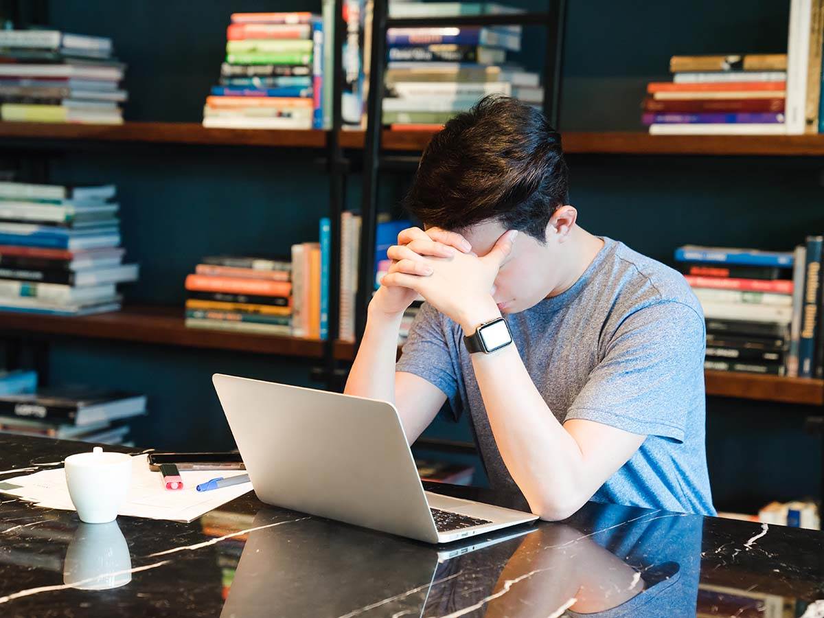  Učenik radi domaći 