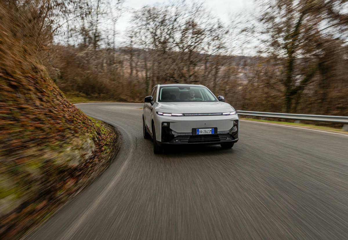  B10HybridEV (2).jpg - Stellantis / Leapmotor 