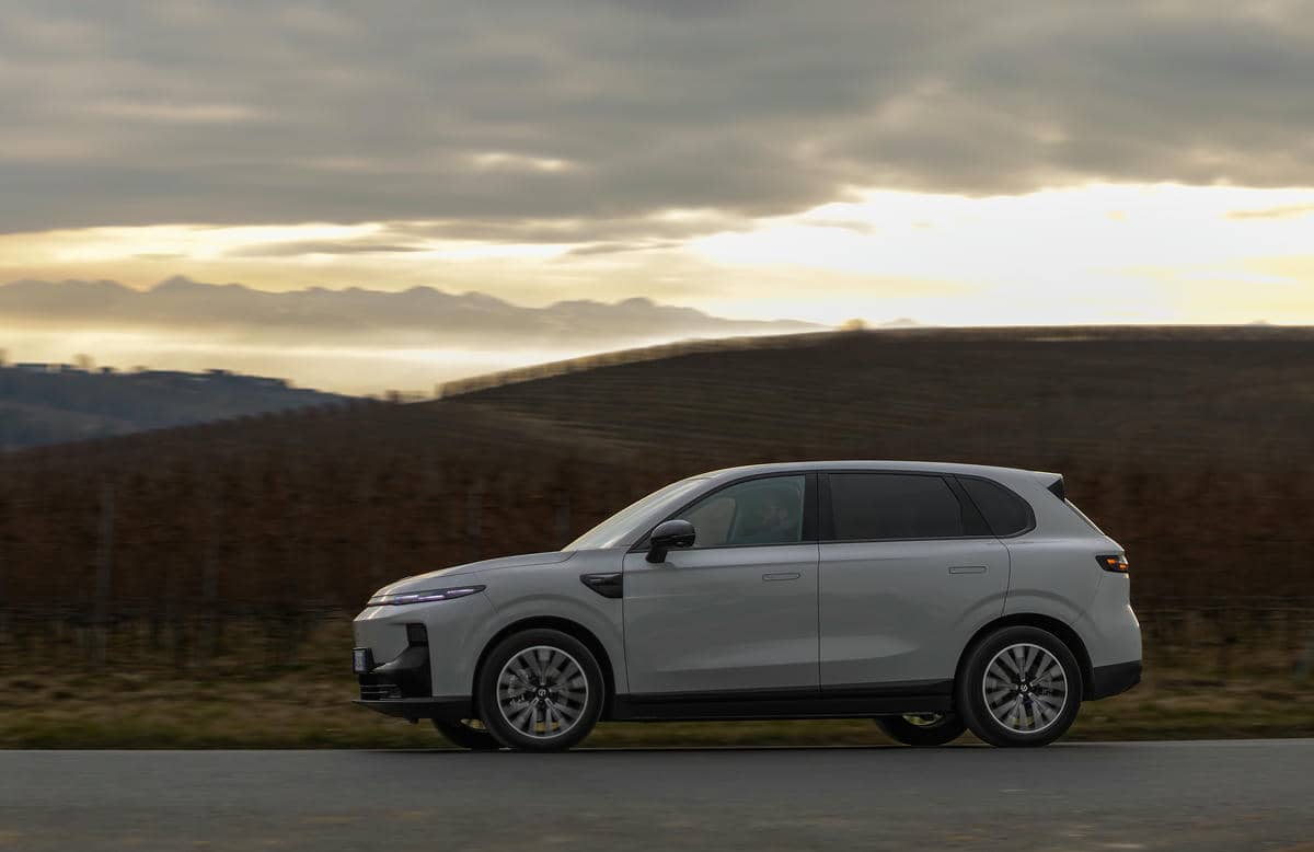  B10HybridEV (4).jpg - Stellantis / Leapmotor 