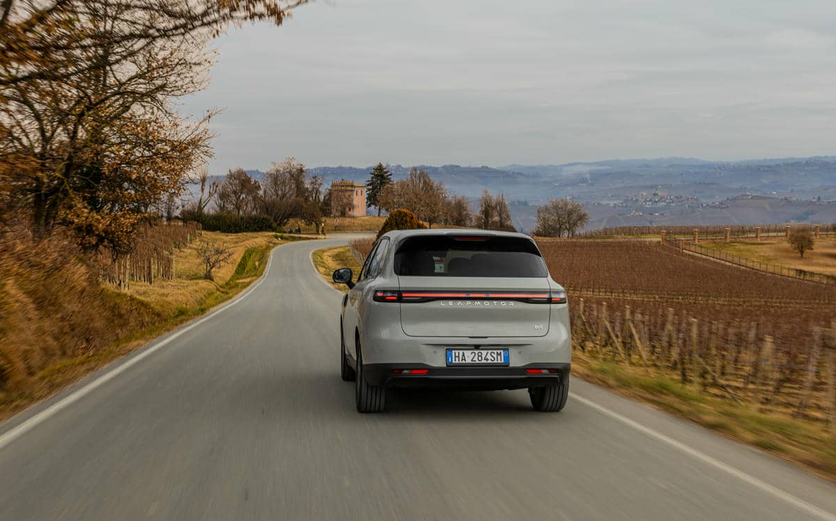  B10HybridEV (3).jpg - Stellantis / Leapmotor 