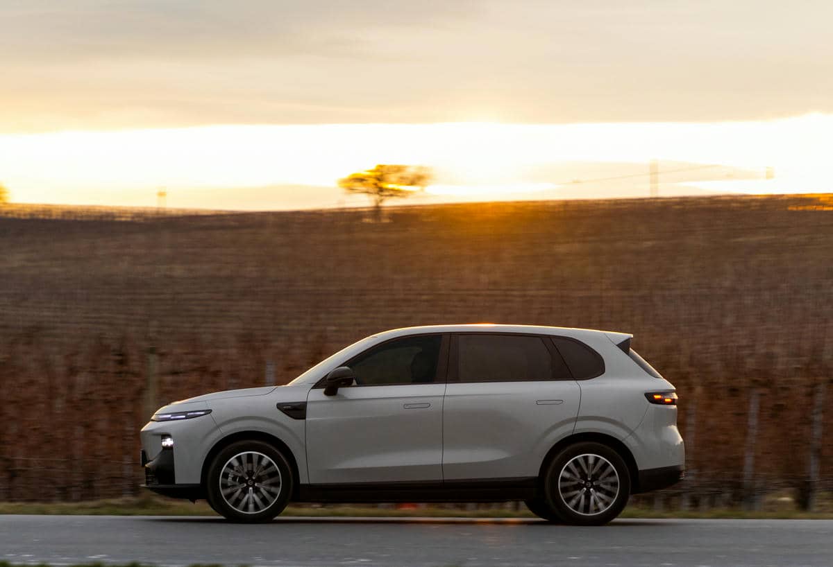  B10HybridEV (6).jpg - Stellantis / Leapmotor 