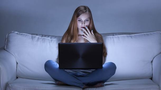 devojcica internet.jpg 