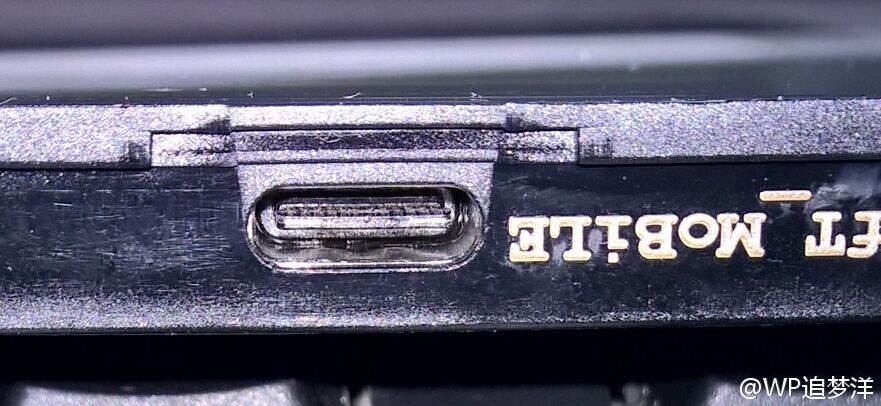   - PhoneArena/www.nowhereelse.fr 