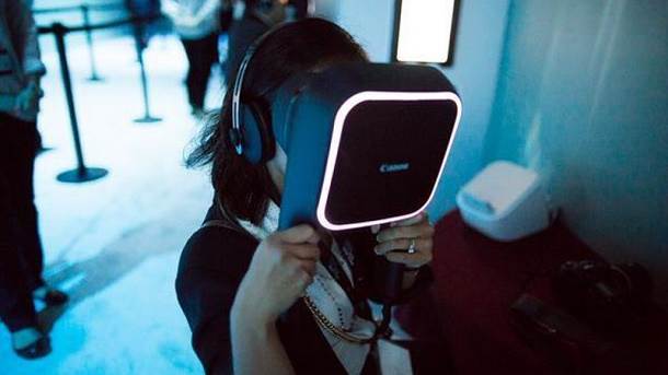  Canon VR headset 