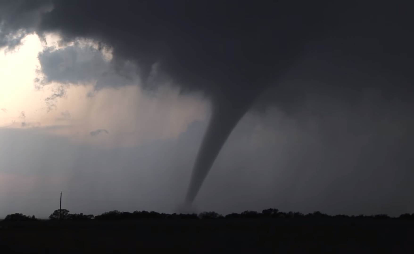   - YouTube/ Printscreen/ The Guardian 