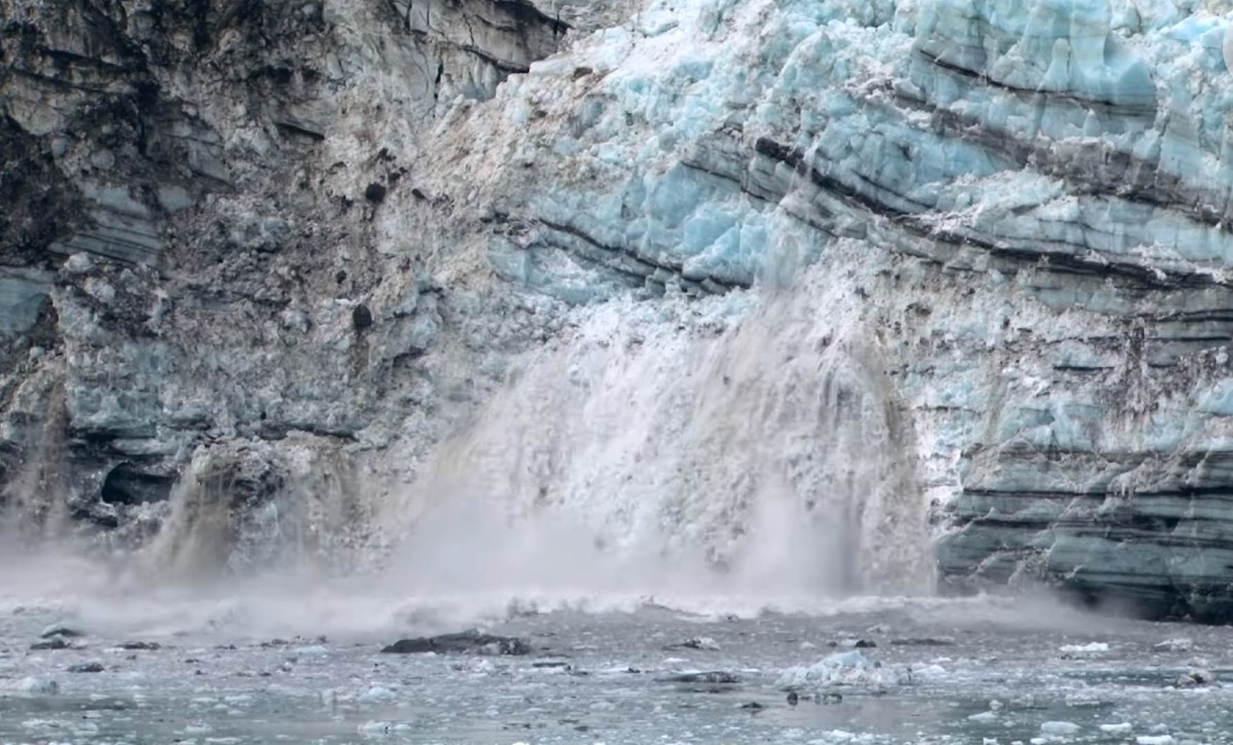   - YouTube/ Printscreen/ The Guardian 