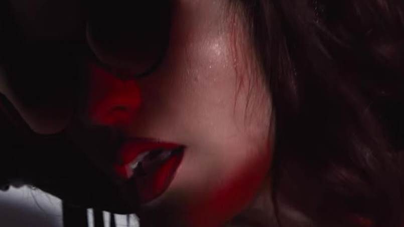   - Printscreen/YouTube 