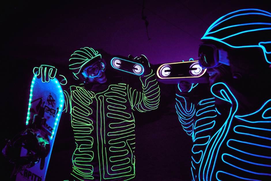   - Promo/Sony/Mihael Buck 