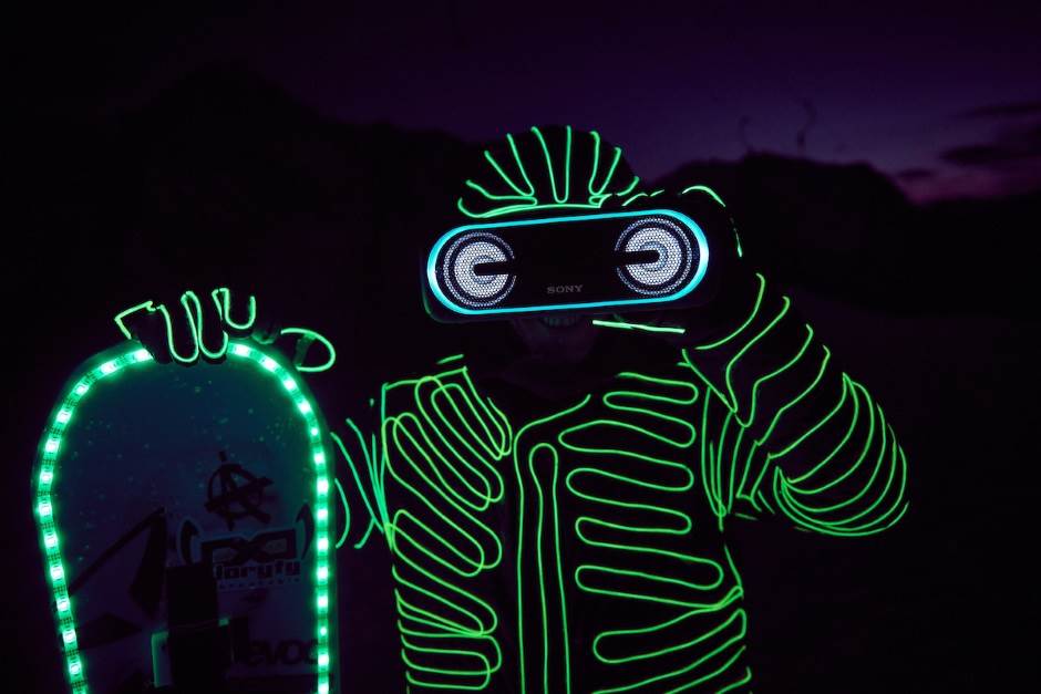   - Promo/Sony/Mihael Buck 