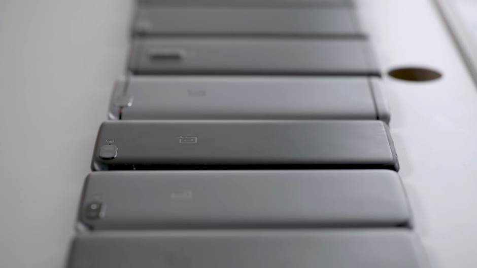   - Screenshot/YouTube/The Verge/OnePlus 