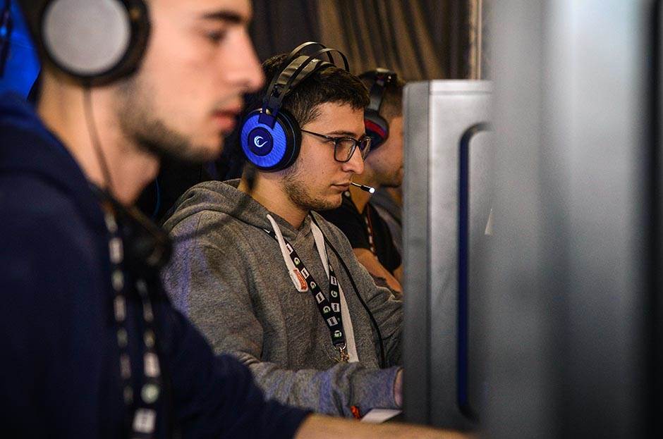 - MONDO/Stefan Stojanović    - MONDO/Stefan Stojanović