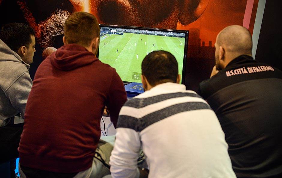 - MONDO/Stefan Stojanović    - MONDO/Stefan Stojanović