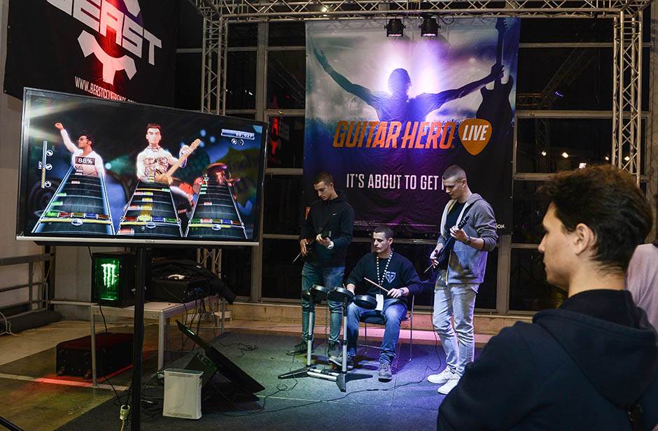 - MONDO/Stefan Stojanović    - MONDO/Stefan Stojanović