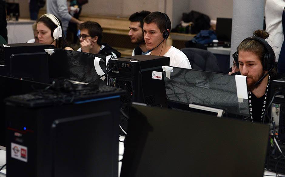 - MONDO/Stefan Stojanović    - MONDO/Stefan Stojanović