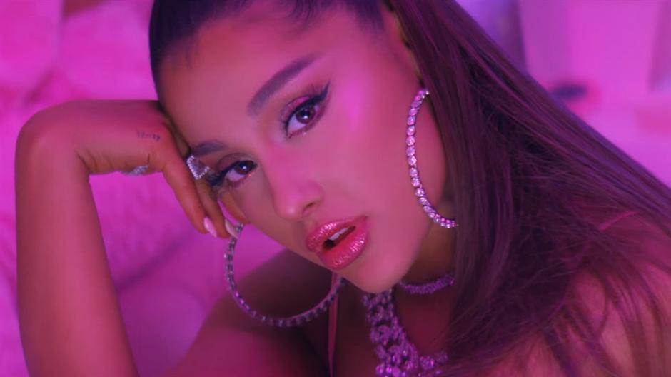   - YouTube/screenshot/Ariana Grande` 