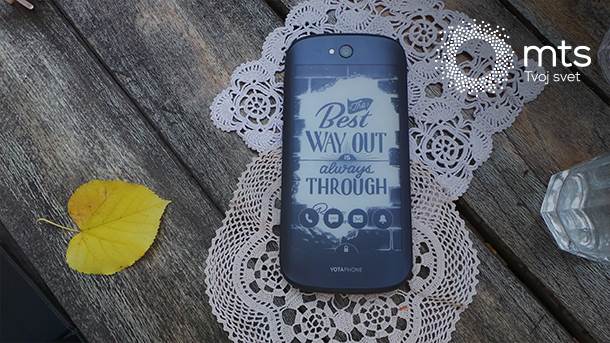  Yotaphone 2. 