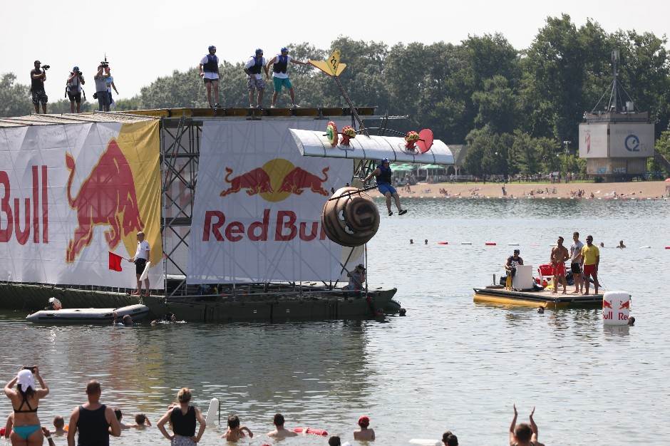   - MONDO/Stefan Stojanović 