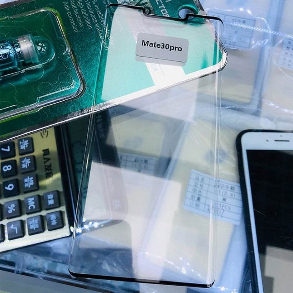   - MONDO / Twitter @IceUniverse / Weibo / PhoneArena 