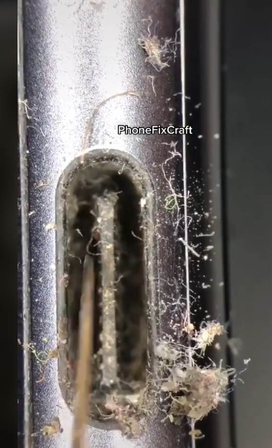 - MONDO / TikTok @phonefixcraft    - MONDO / TikTok @phonefixcraft