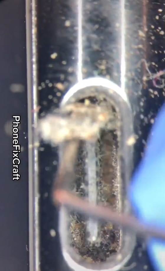 - MONDO / TikTok @phonefixcraft    - MONDO / TikTok @phonefixcraft