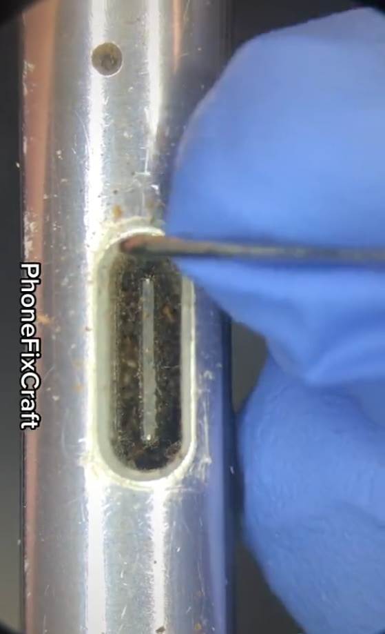 - MONDO / TikTok @phonefixcraft    - MONDO / TikTok @phonefixcraft