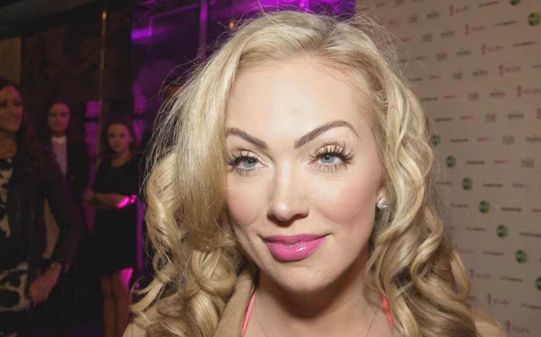   - YouTube/ Printscreen/ Red Carpet News TV 