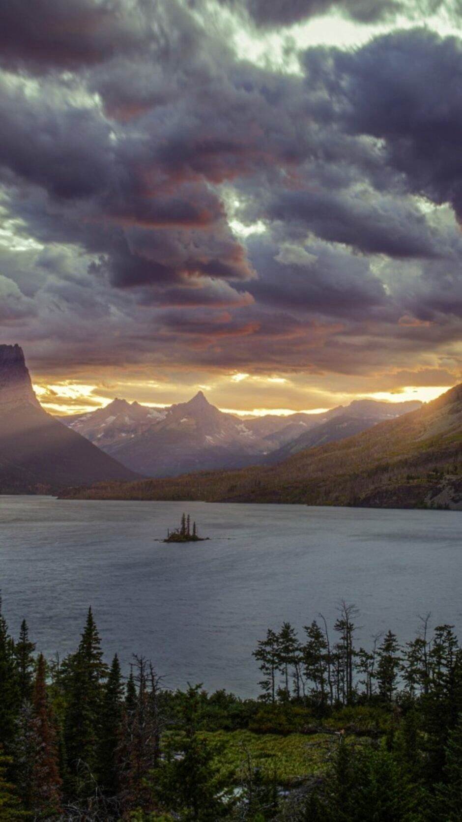   - MONDO / PhoneArena.com 