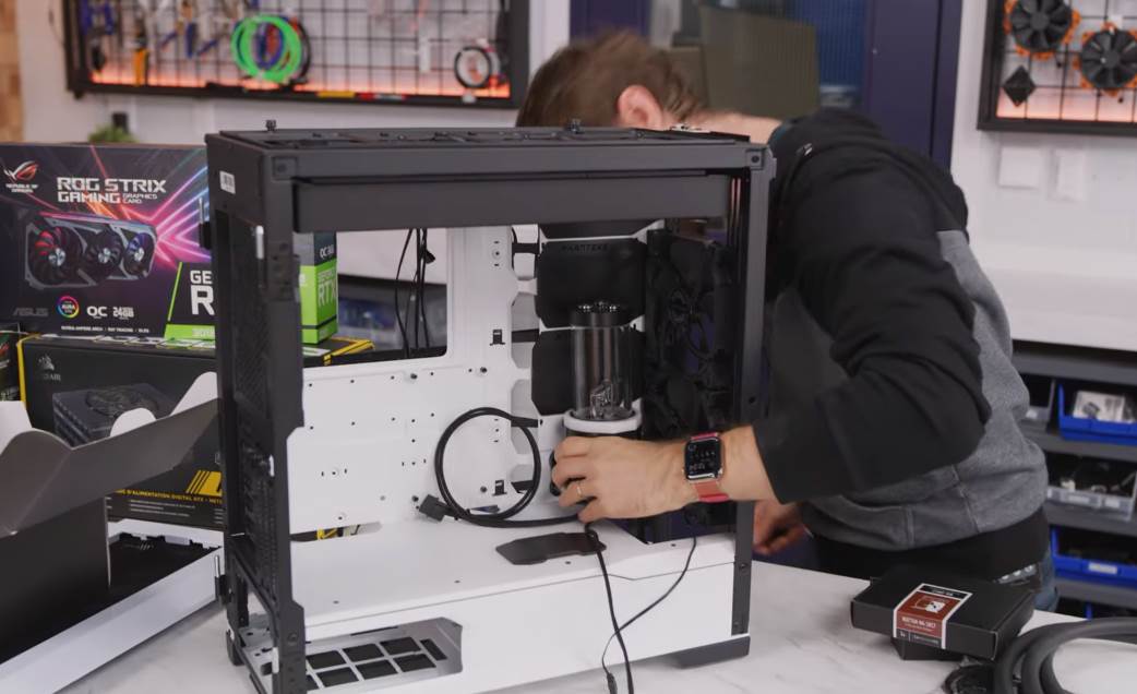   - Mondo / Linus Tech Tips 