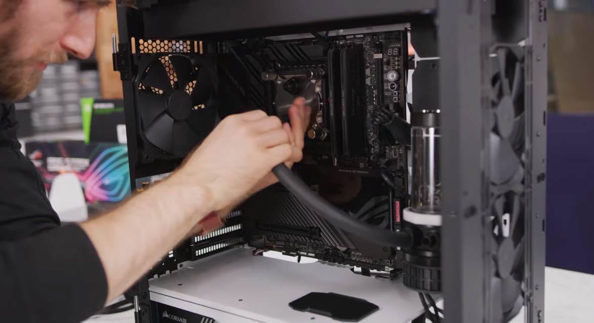   - Mondo / Linus Tech Tips 