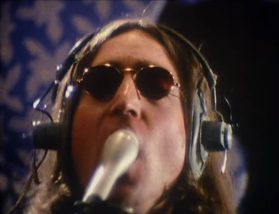   - Mondo / YouTube / Printscreen/ johnlennon 