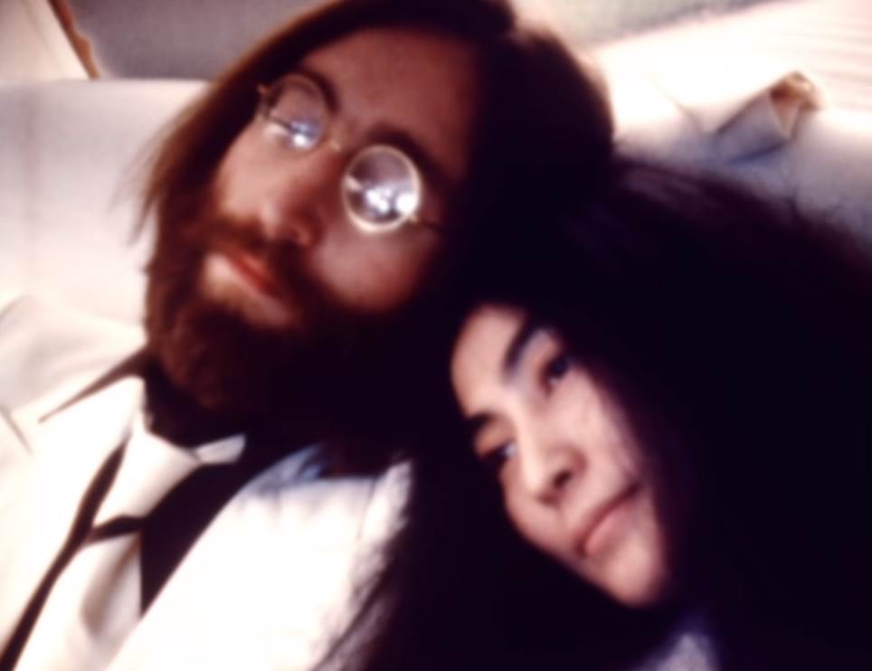   - Mondo / YouTube / Printscreen/ johnlennon 