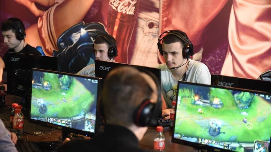   - Promo/League of Legends 