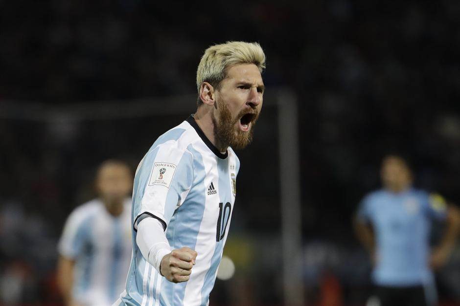   - (AP Photo/Nataća Pisarenko) 