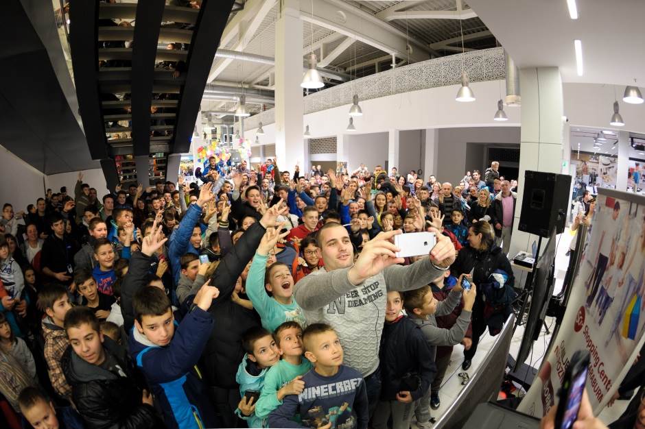   - Vojislav Vujanić/Shopping centar Karaburma 