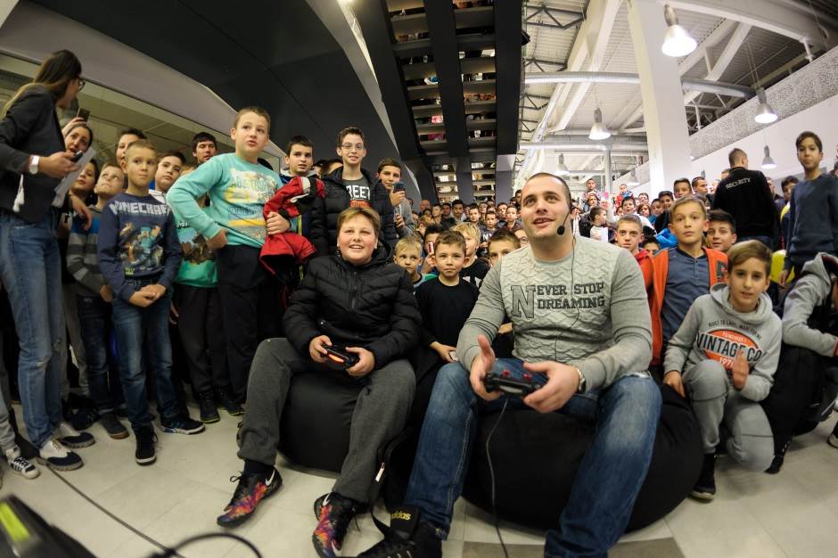   - Vojislav Vujanić/Shopping centar Karaburma 