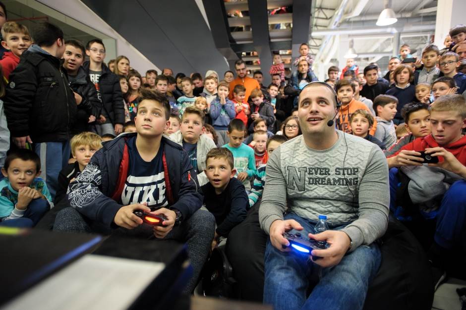   - Vojislav Vujanić/Shopping centar Karaburma 