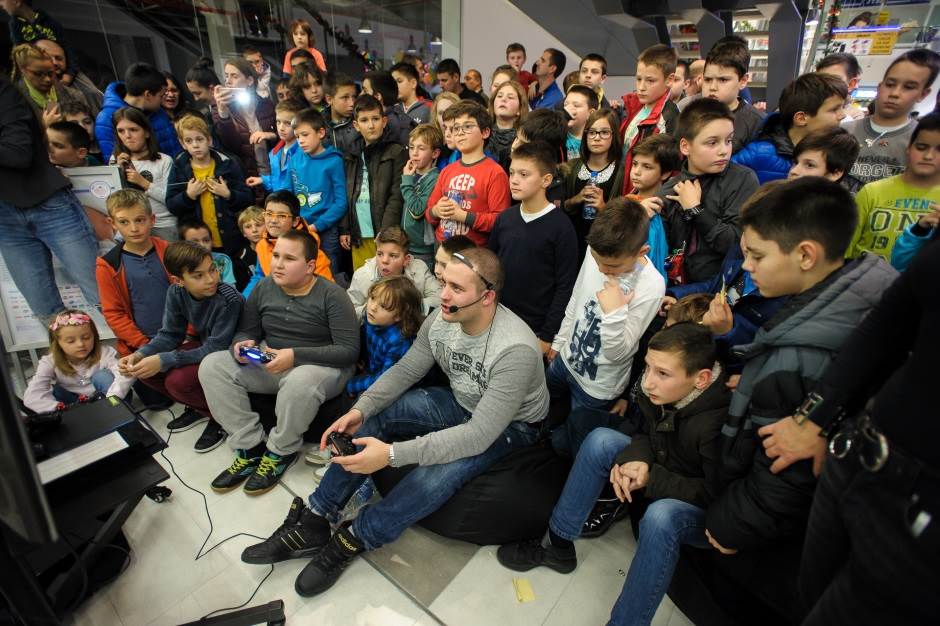   - Vojislav Vujanić/Shopping centar Karaburma 