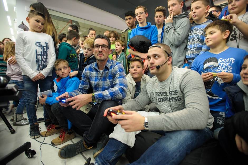   - Vojislav Vujanić/Shopping centar Karaburma 