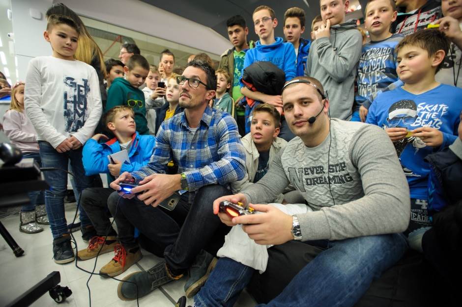   - Vojislav Vujanić/Shopping centar Karaburma 