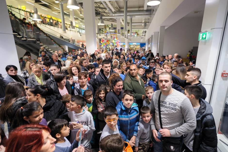   - Vojislav Vujanić/Shopping centar Karaburma 
