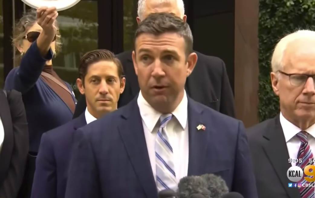   - YouTube/ Printscreen/ CBS Los Angeles 