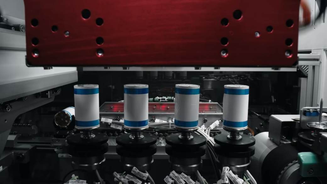   - YouTube/ Printscreen/ Tesla 