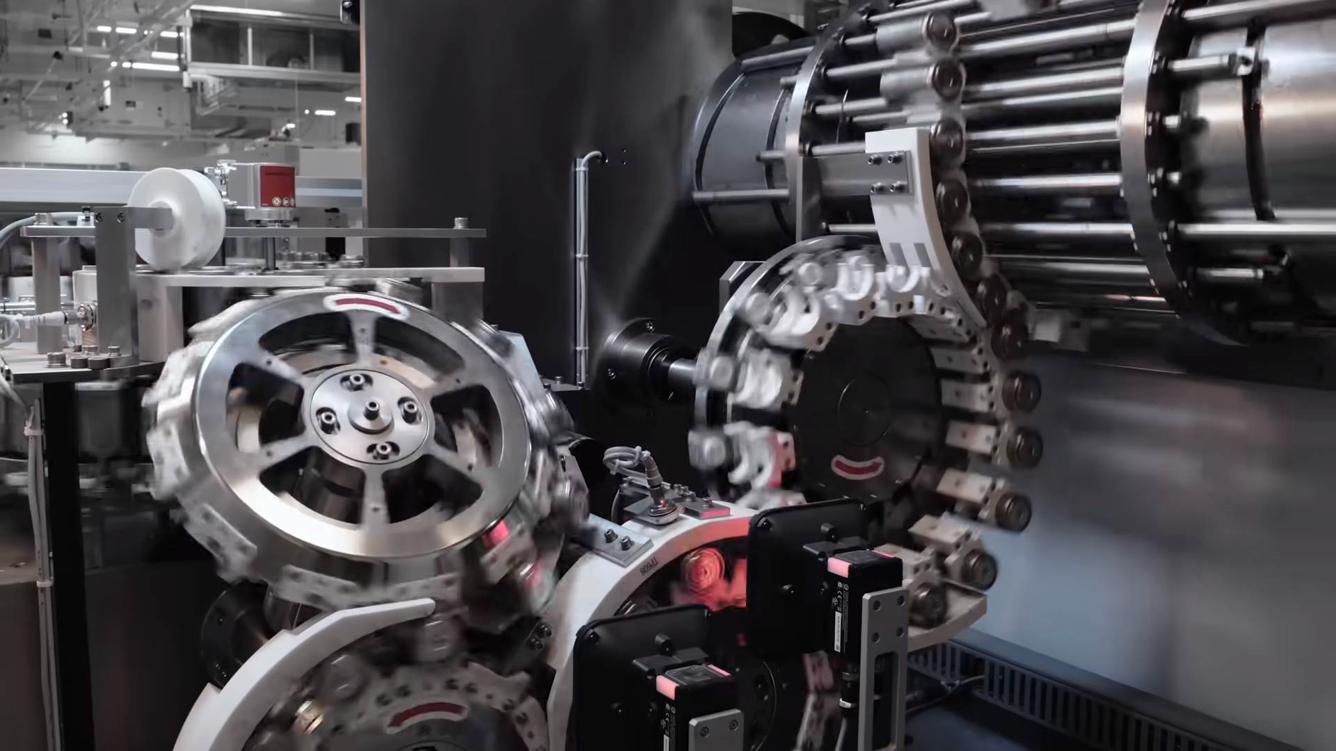   - YouTube/ Printscreen/ Tesla 